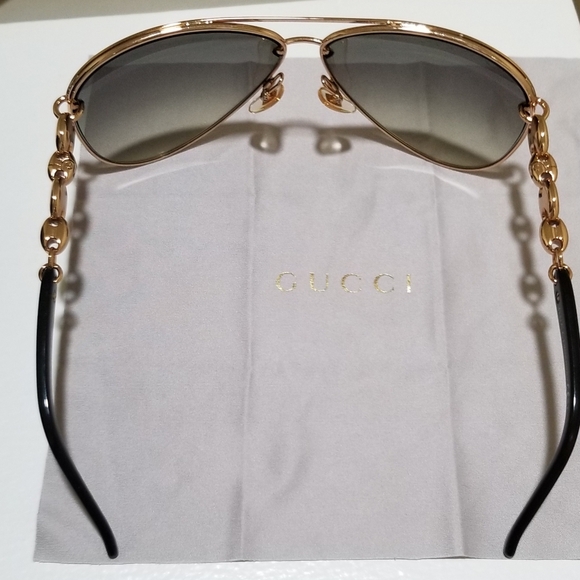 *LIKE NEW* Gucci Sunglasses - Picture 4 of 9